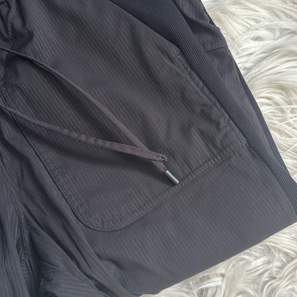 Lululemon Beyond the Studio Jogger Size 4 - Picture 7 of 15